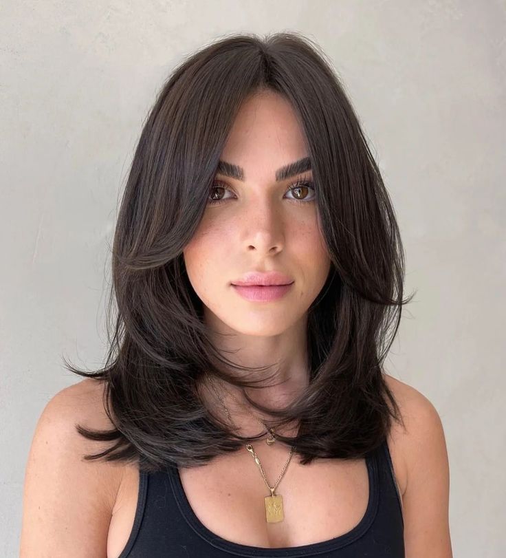 2024 Hair Trends, Shoulder Length Layered Hair, Messy Bob Hairstyles, Thick Hair Styles Medium, Medium Layered Haircuts, Layered Hairstyles, Haircuts For Medium Hair, Haircuts Straight Hair, Espresso Brown