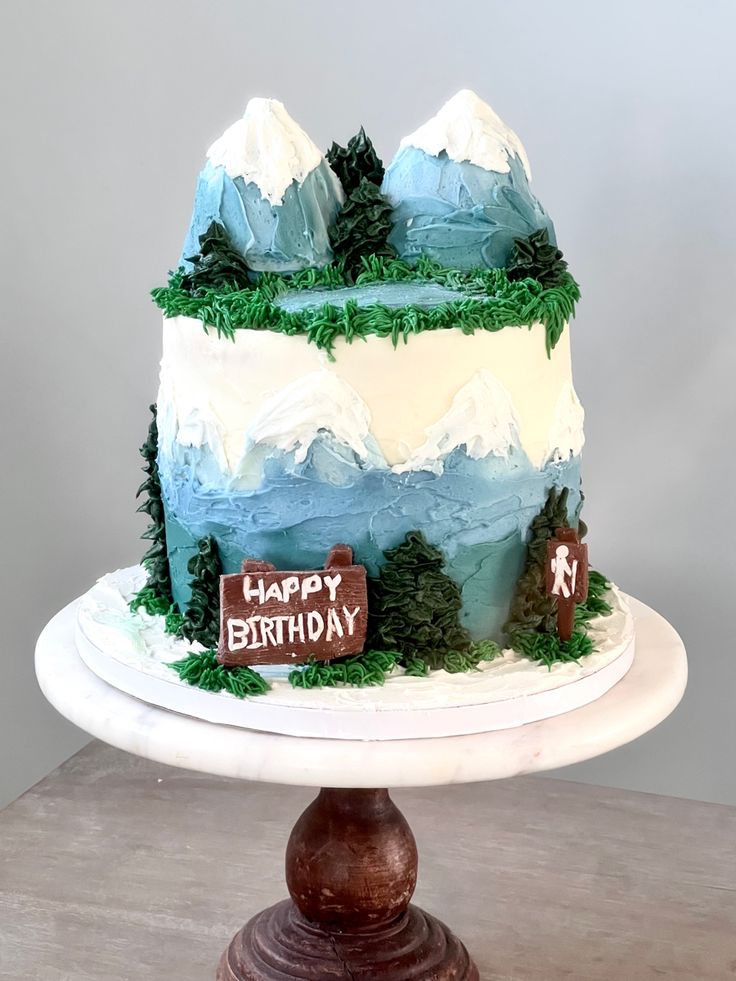 Mountains trailside cake Birthday Cake For Hiker, Hiking Cake Ideas For Men, Hiking Birthday Cake, Hiking Cake Ideas, National Park Cake, Outdoors Cake, Mountain Cakes, Hiking Cake, 50 Cake