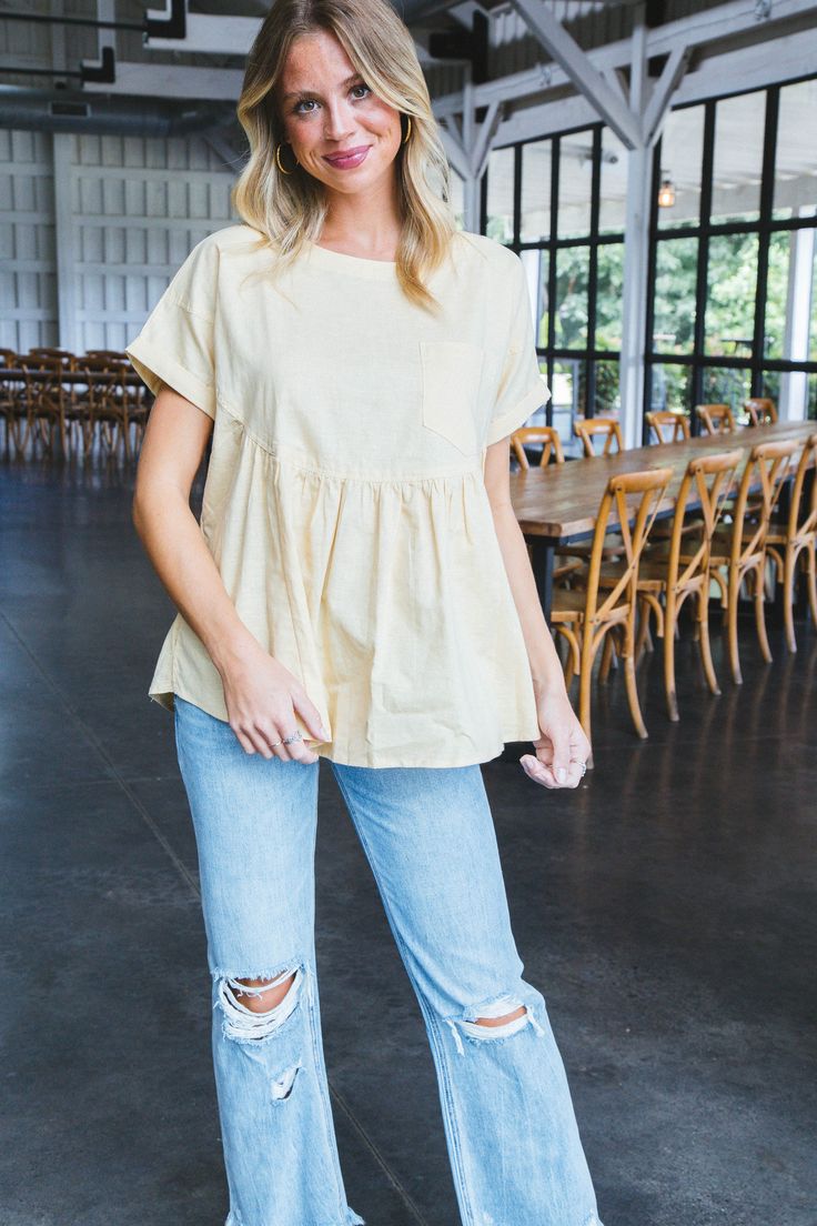 Get ready to rock that babydoll look with our Luciana top! Designed with an oversized fit, this cotton top features short sleeves, a round neck, and a handy chest pocket. Perfect for a playful and effortless style! General Info: 70% Cotton, 30% Linen Hand Wash Cold; Line Dry Babydoll Style Oversized Short Sleeves Round Neck Chest Pocket Back Button Closure Fit Guide: Shape & Fit: Relaxed, Oversized Fabric Elasticity: No Stretch Fabric Texture: Linen Blend Model Info: Height: 5’10” | Bust: 32" | Waist: 24" | Hip: 34” | Size Shown: Small White Jumpsuit Dress, Babydoll Style, Top Banana, Plus Size Outerwear, Ankle Boots Flat, Sporty Girls, Cotton Top, Event Dresses, Jeans Brands