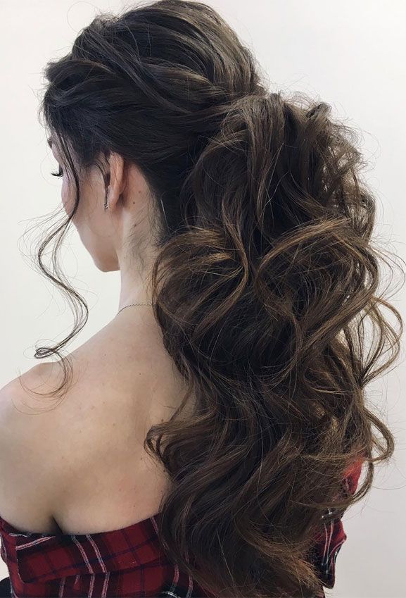 Wedding Hairstyles Updo Ponytail, Wavy Ponytail Wedding Hair, Curly Hair Pony Tailed Hairstyle, Curly Wavy Ponytail, Long Wavy Hair Ponytail, Curly Ponytail Wedding, Volumized Ponytail Wedding, Brunette Bridesmaid Ponytail, Wavy Ponytail Bride