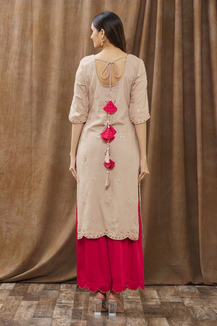 Brown kurta with floral embroidered motifs and scallop detail on the hems. Comes with red palazzo and dupatta.
Components:3
Pattern:Embroidery
Type of Work:Thread, Pearl, Gota Patti and Sequin
Neckline:Round
Sleeve Length:Half
Fabric:Moda Silk and Organza
Color:Brown
Other Details:
Scalloped detail on the hems
Side slits
Dupatta with embroidery and scallop border
Low back with tie up and tassels
Occasion:Puja - Aza Fashions Kurta Palazzo Set, Organza Embroidery, Scallop Border, Embroidered Motifs, Palazzo Set, Pattern Embroidery, Embroidered Silk, Set For Women, Embroidery Thread