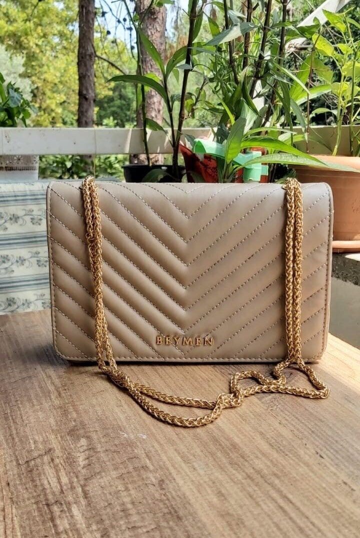 Beymen brand strappy bag. Beige Shoulder Flap Bag With Dust Bag Included, Travel Bag With Chain Strap And Top Handle, Travel Baguette Bag With Chain Strap Satchel, Beige Travel Bag With Chain Strap, Travel Shoulder Bag With Chain Strap And Pouch Shape, Daily Use Clutch Bag With Chain Strap, Beige Tote Bag With Chain Strap, Daily Use Clutch Shoulder Bag With Dust Bag, Beige Crossbody Bag For Evening