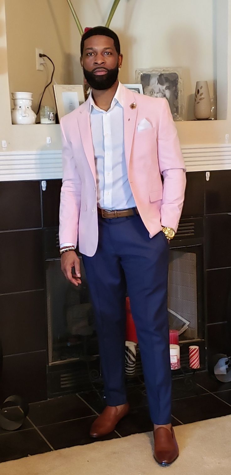 Pink pattern blazer with navy pants Pink Blazer Outfit Men, Pink Blazer Men, Pink Suit Men, Pink Jacket Outfit, Blue Outfit Men, Pink Blazer Outfit, Pink Shirt Outfit, Pink Shirt Men, Navy Pants Men