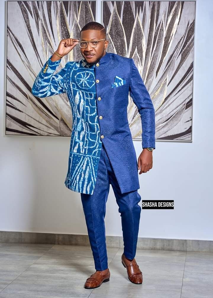 Africa Mens Fashion African Style, Ndop Bamileke Robe, Traditional Shirts For Men African, Men African Wear, Men African Fashion, Couples African Outfits, African Traditional Wear, Traditional Wedding Attire, Latest African Men Fashion