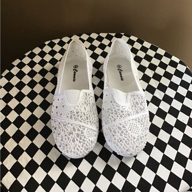 Nwt White Lace Shoes With Silver Bauble Accents 8. Loafer Style, Super Cute! White Closed Toe Flats With Perforated Toe Box, White Low-top Summer Flats, White Slip-on Flats With Perforated Toe Box, Summer Lace-up Round Toe Flats, White Synthetic Round Toe Flats, White Lace-up Flats For Summer, White Lace-up Summer Flats, White Flats With Perforated Round Toe, White Synthetic Flats With Flat Heel