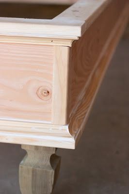 a close up of the top of a wooden bench