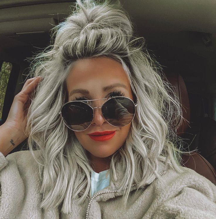 Icey Blonde With Dark Roots, Edgy Blonde Highlights, Medium Length Icy Blonde Hair, Platinum Blonde Hair With Root Smudge, Shoulder Length Hair Women, Funky Blonde Hair, Nicole Huntsman Hair, Rocker Chic Hair, Edgy Blonde Hair