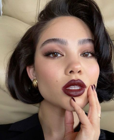 Mob Wife Makeup, Amanda Khamkaew, Feminine Makeup, Vampy Makeup, Red Lips Makeup Look, Sultry Makeup, Maquillage On Fleek, Dag Make Up, Elegantes Makeup