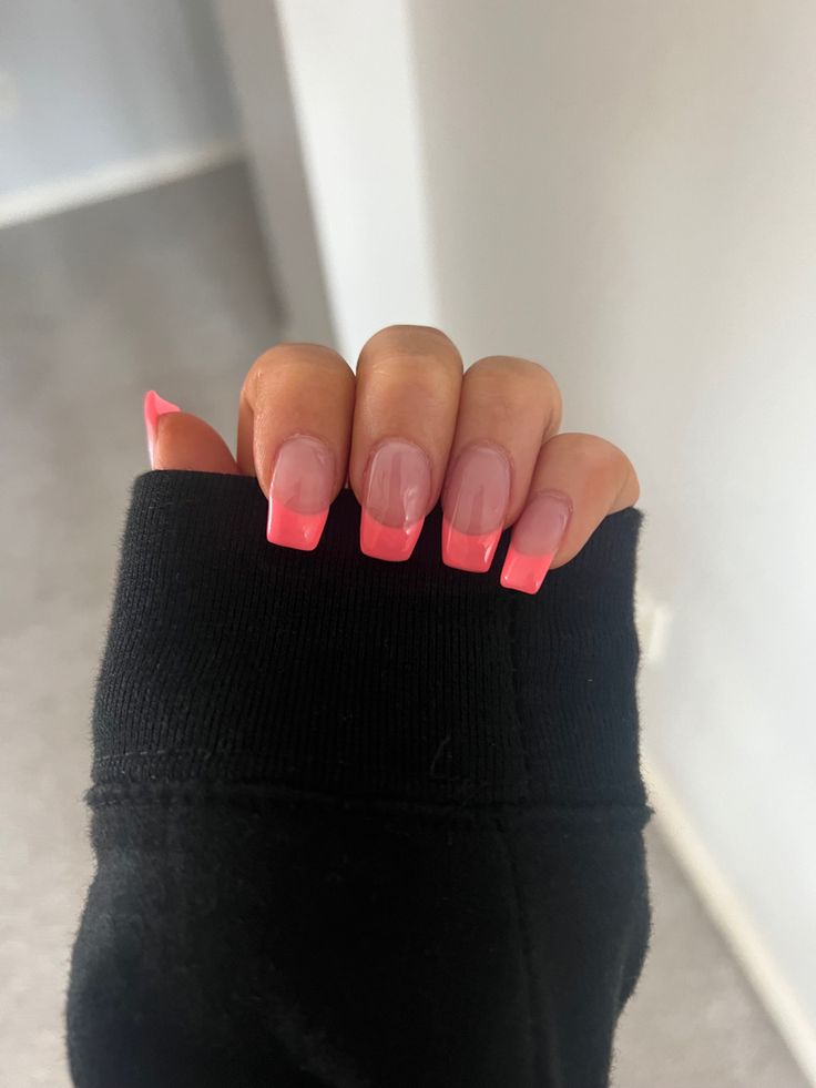 Coral French Tip Nails, Polish French Tip, French Tip Summer Nails, Tip Nails Acrylic, French Tip Nails Acrylic, Nail Inspo French Tip, Nail Inspo French, Coral Pink Nails, Gel Coffin