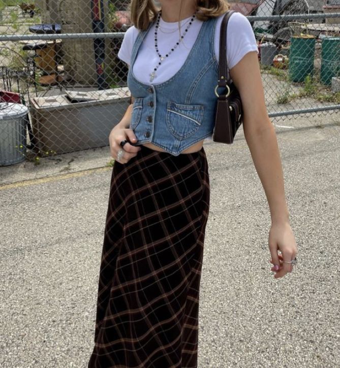 Maxi Skirt Outfit Vintage, Deltopia Outfit Aesthetic, Cool 80s Outfits, Hozier Outfit Aesthetic, Boygenius Concert Outfit, Asian Summer Outfits, Summer Outfits Alt, Athletic Summer Outfits, Summer Outfits Aesthetic Vintage