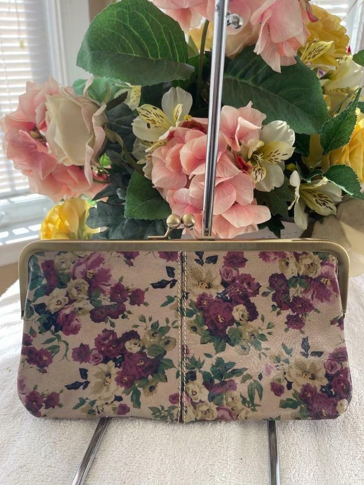 Patricia Nash floral frame clutch bag purse  (pu400 Patricia Nash floral frame clutch bag purse (pu400 Description Genuine leather in floral print. Brass tone hardware Kiss lock closure Removeable chain to wear as clutch Interior credit card slots. length 10 heigth 6 strap drop is 19 CLUTCH IS IN GREAT CONDITION, NO VISIBLE MARKS OR WEAR ON FLORAL LEATHER. Click images to enlarge Get images that make Supersized seem small. Showcase your items with Auctiva's Listing Templates! THE simple solution Spring Formal Clutch Pouch, Vintage Formal Bag For Spring, Vintage Formal Bags For Spring, Floral Print Formal Bags For Spring, Formal Vintage Bags For Spring, Formal Floral Print Bags For Spring, Formal Floral Print Bag For Spring, Formal Spring Floral Print Bags, Vintage Clutch For Daily Use