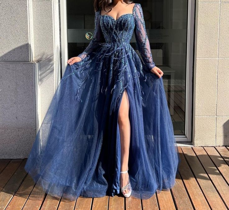 Gowns Aesthetic, Gowns Elegant, Long Sleeve Evening Gowns, Soiree Dress, Gaun Fashion, Classy Prom Dresses, Stunning Prom Dresses, Prom Dresses Modest, Long Sleeve Evening Dresses