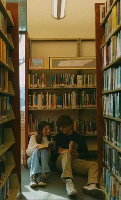 Library Love Couple Aesthetic, Couple With Books Aesthetic, Romantic Moments Aesthetic, Book Dates Aesthetic, Couple In A Library, People In Love Aesthetic, Aesthetic Love Pics, Book Boyfriends Pictures, Compositional Photography