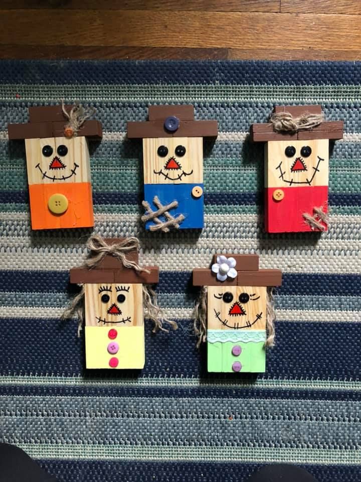 four scarecrows made out of cardboard are hanging on the wall