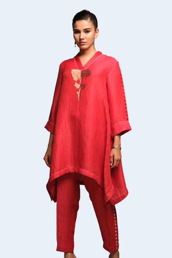 Red three fourth sleeves asymmetric hem kurta with placement blossom print. Paired with a pant. - Aza Fashions Red Kurta For Spring, Red V-neck Kurta For Spring, Red Long Sleeve Kurta For Spring, Bohemian V-neck Kurta Free Size, Spring Bohemian Kurta With 3/4 Sleeves, Red Bohemian Maxi Kurta, Fitted Red V-neck Kurta, Red Fitted V-neck Kurta, Red Bohemian Kurta With Cutdana