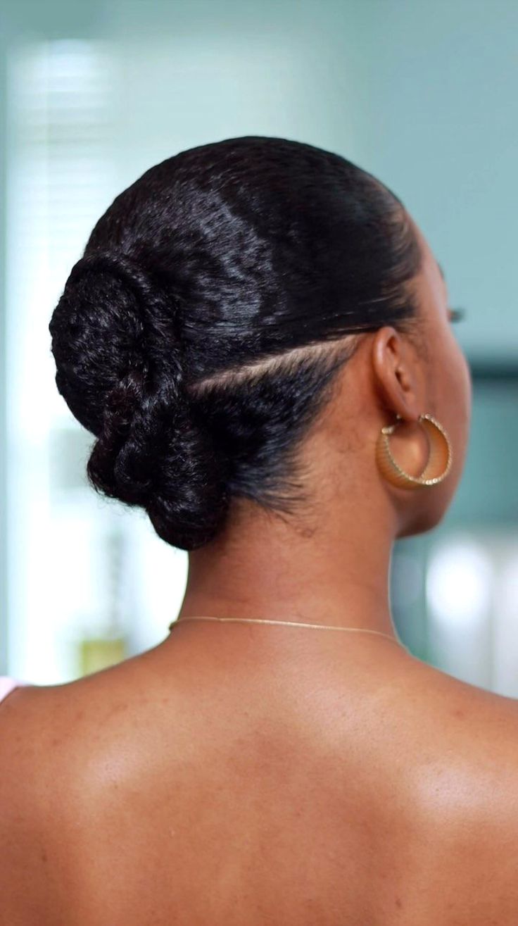 Transform your natural hair into a masterpiece with this elegant low bun hairstyle tutorial. Perfect for any occasion, this style combines sophistication with simplicity, offering a chic look that highlights your natural beauty. Follow our step-by-step guide to achieve a sleek and polished bun that stays in place all day. Whether you're heading to a wedding, a formal event, or just want to elevate your everyday look, this tutorial will help you master the art of the low bun with ease. Embrace your natural texture and create a timeless hairstyle that exudes grace and elegance. Elegant Low Bun, Low Bun Hairstyles Tutorial, Bun Hairstyle Tutorial, Low Bun Hairstyle, Low Bun Hairstyles, A Hairstyle, Hair Bun Tutorial, Pelo Afro, Protective Hairstyles Braids