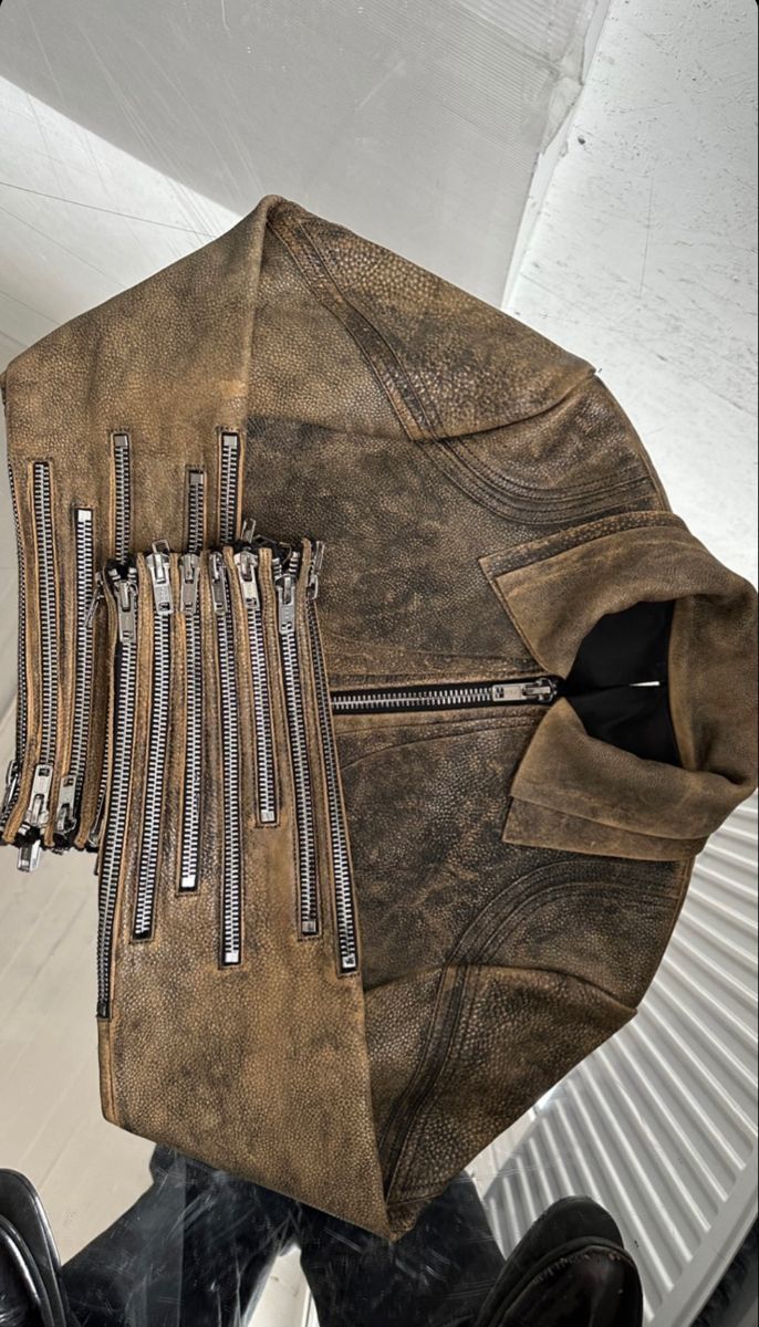 No Faith Studios, Stile Kylie Jenner, Distressed Leather Jacket, Concept Clothing, Archive Fashion, Mode Inspo, Distressed Leather, Dream Clothes, Fashion Killa