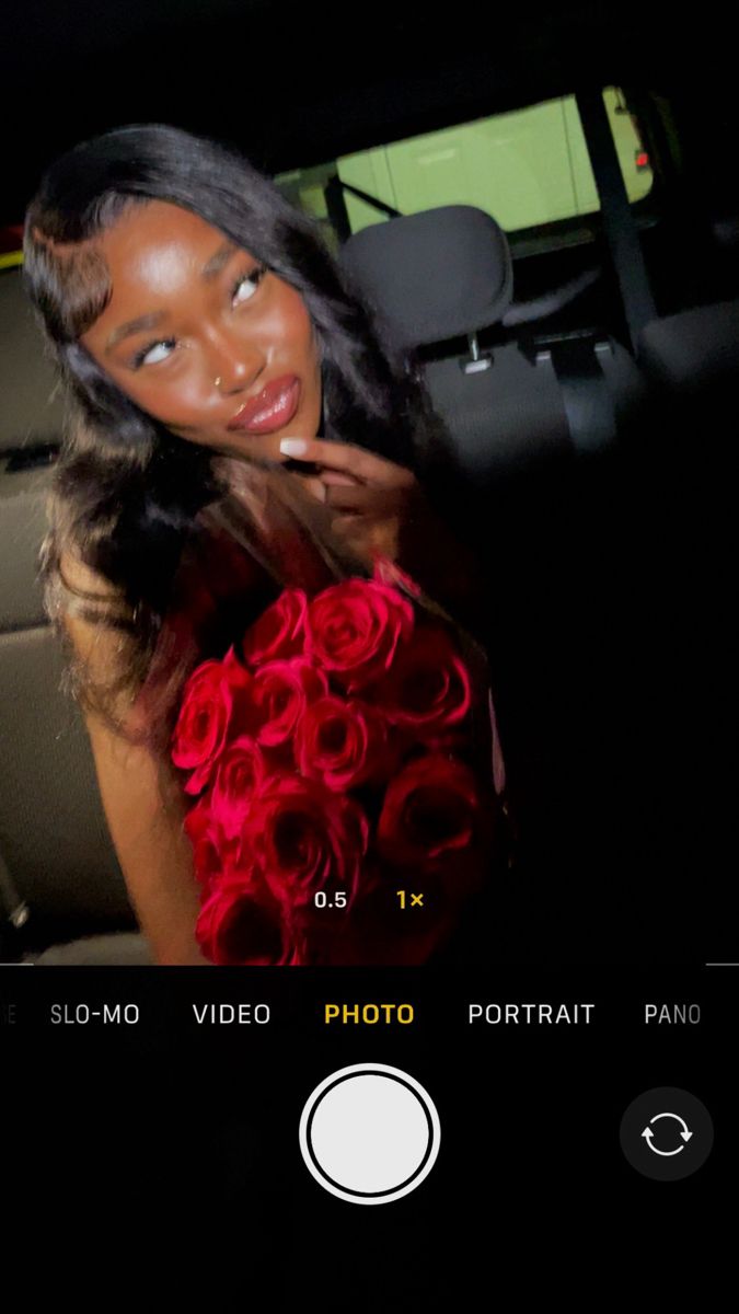 valentines day, roses, car pictures Taking Pictures With Flowers, How To Take Baddie Pictures, Pretty Pictures Girly Beautiful, Flash Pictures Instagram, Black Women Roses, Aesthetic Ig Pic Ideas, Solo Valentines Day, Valentines Day Selfie, Car Pictures Instagram Baddie