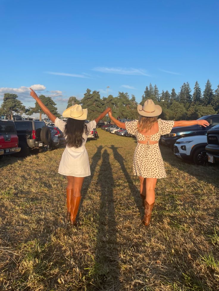 Western. Rodeo. Cowgirl. Summer. Bachelorette Photoshoot, Rodeo Aesthetic, Summer Rodeo, Summer Vision, Cal Poly, Book Fanart, Tractor Pulling, Zach Bryan, Western Women