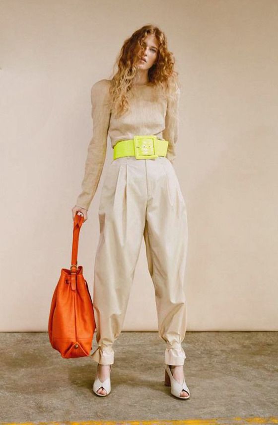 Neon Yellow Outfit, Neutral Color Outfits, Bright Colors Fashion, Bright Colored Outfits, Ny Outfits, Color Outfits, Street Style Bags, Yellow Belt, Neon Outfits