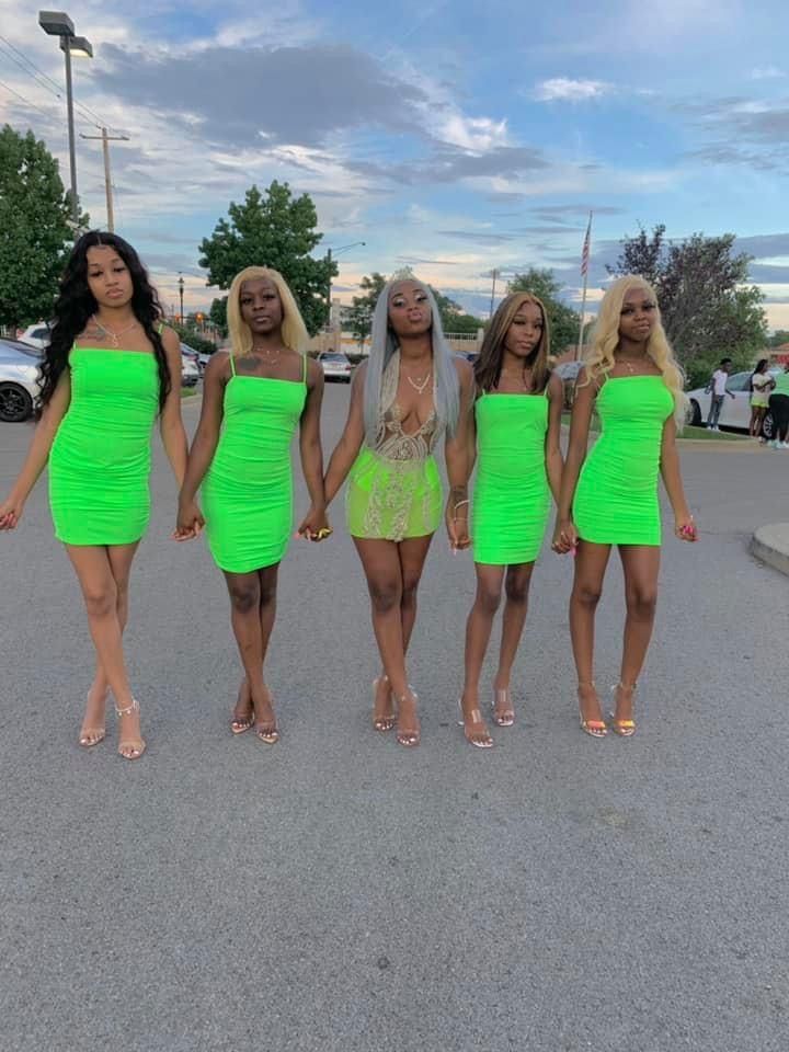 Birthday Outfit With Friends, Matching Dinner Outfits For Friends, Color Coordinated Outfits Friends Black, 17th Birthday Dinner Outfit, Birthday Dinner Outfit Black Friend Group, Birthday Friend Group Outfits, Friend’s Birthday Outfit, Birthday Dinner Color Theme Outfits Group, Matching Birthday Outfits Squad