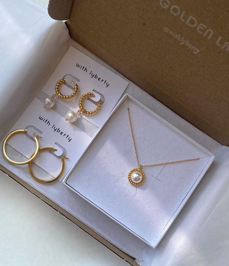 Aesthetic Packaging Ideas For Jewelry, Jewelry Accessories Packaging Ideas, Aesthetic Jewellery Packaging, Jewellery Page Name Ideas For Instagram, Accessory Packaging Ideas, Jewellery Business Aesthetic, Aesthetic Jewelry Packaging, Sustainable Jewelry Packaging, Aesthetic Business Ideas