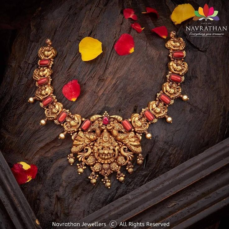 Coral Jewelry Indian Gold Necklace, Pagadam Jewellery Necklace, Navarathan Jewellers, Navrathan Jewellers, Coral Jewelry Set, Ethnic Wears, Antique Necklaces Design, Antique Gold Jewelry Indian, Antique Jewellery Designs