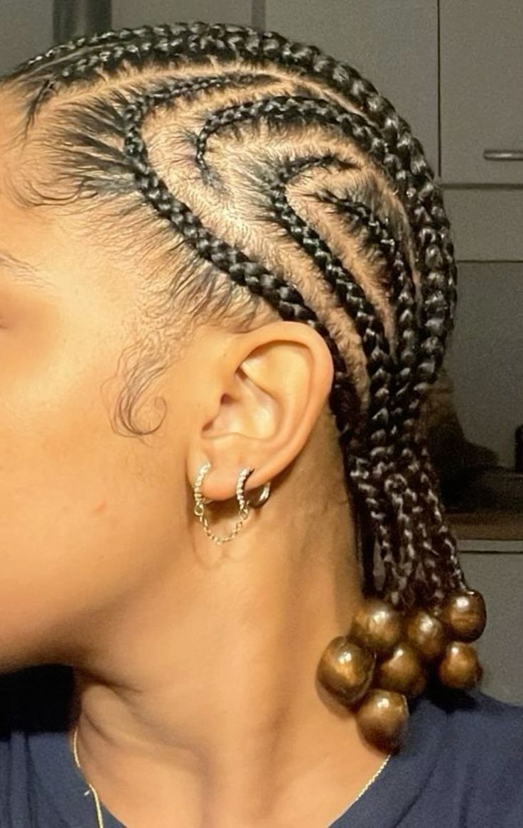 Natrul Hairstyle For Black Women, Fulani Cornrows, Cornrows With Beads, Cornrows Natural Hair, Hairstyle Girl, Cabello Afro Natural, Cornrows Braids For Black Women, Hair Plugs, Hair Styles Braids