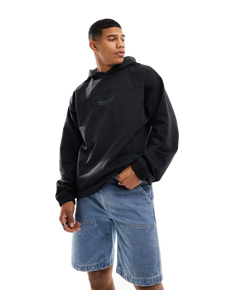 Hoodies & Sweatshirts by The North Face Laid-back looks Fixed hood Logo print on chest Side pockets Relaxed fit Formal Dresses Graduation, Winter Party Dress, Long Sleeve Floral Dress, Satin Slip Dress, Active Wear Leggings, Petite Maternity, Plus Size Pregnancy, Floral Dress Black, Lingerie Sleepwear