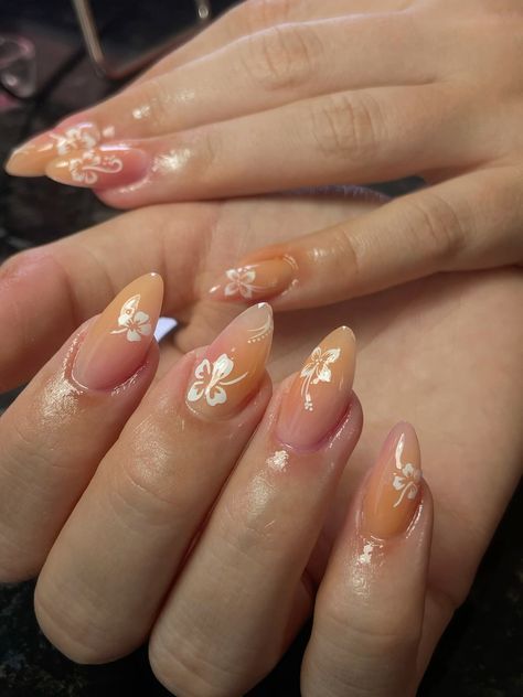 Hawaiian Gel Nails, Hawaii Aesthetic Nails, Brown Hibiscus Nails, Hibiscus Flower Nails Simple, Nail Ideas Tropical, Tropical Color Nails, Island Girl Nails, Hisbusic Flower Nails, Nails Inspo Orange