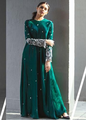 Pakistani Attire, Hussain Rehar, Floor Length Anarkali, Lehenga Design, Luxury Pret, Velvet Dress Designs, Designer Suit, Salwar Kamiz, Punjabi Suit