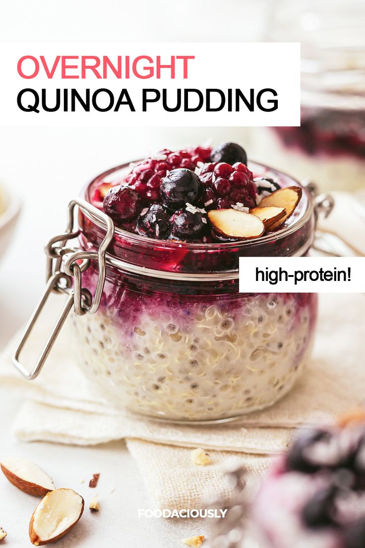 overnight quinoa pudding with chia seeds, berries and almonds Sweet Quinoa Recipes Breakfast, Healthy Breakfast Quinoa, Leaky Gut Breakfast, Leftover Quinoa Recipes Breakfast, Quinoa Pudding Recipes, Overnight Quinoa In A Jar, Quinoa Oatmeal Breakfast, Quinoa Overnight Breakfast, Quinoa Overnight Oats