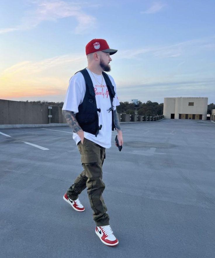 Air Jordan 1 Chicago Outfit Men, Jordan 1 Chicago Outfit Men, Jordan 6 Outfit Men, Mens Oversized Fashion, Jordan 1 Outfit Men, Black Men Casual Style, Flannel Streetwear, Summer Streetwear Men, Jordan 1 Outfit