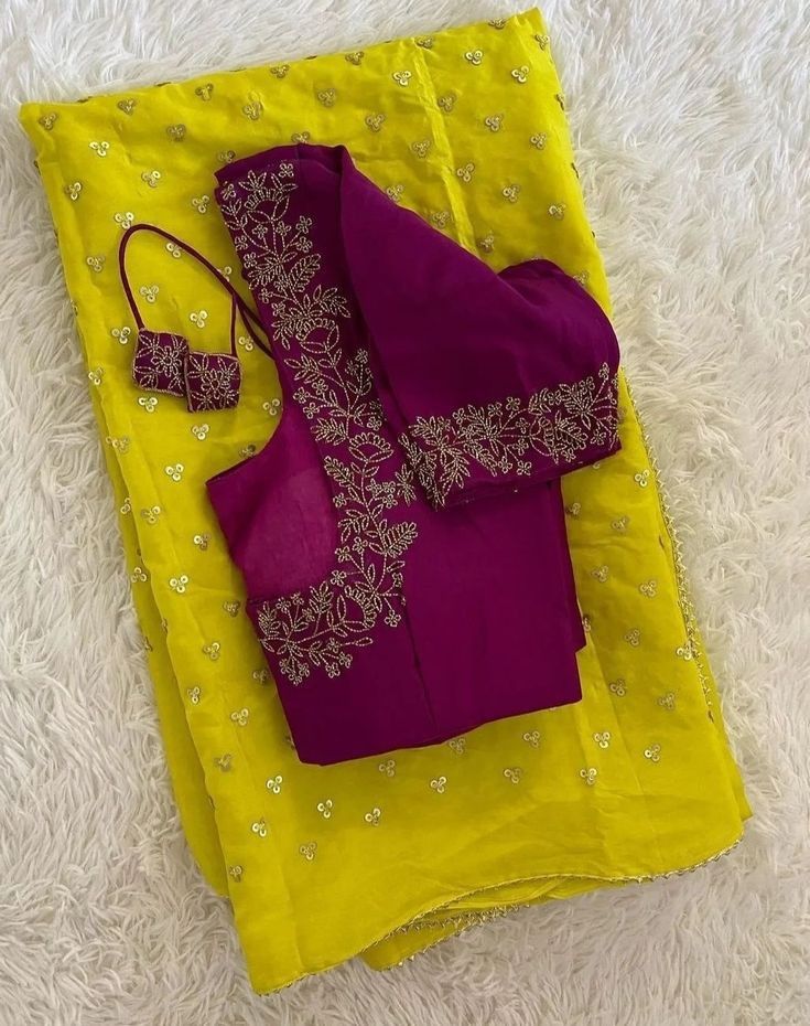 Simple Saree With Contrast Blouse, Beetroot Colour Saree, Saree Blouse Combination Color Combos, Saree Blouse Contrast Combination, Pink Color Saree Contrast Blouse, Colour Contrast Fashion, Yellow Saree Pink Blouse Designs, Wine Colour Saree With Contrast Blouse, Yellow Contrast Color Combinations