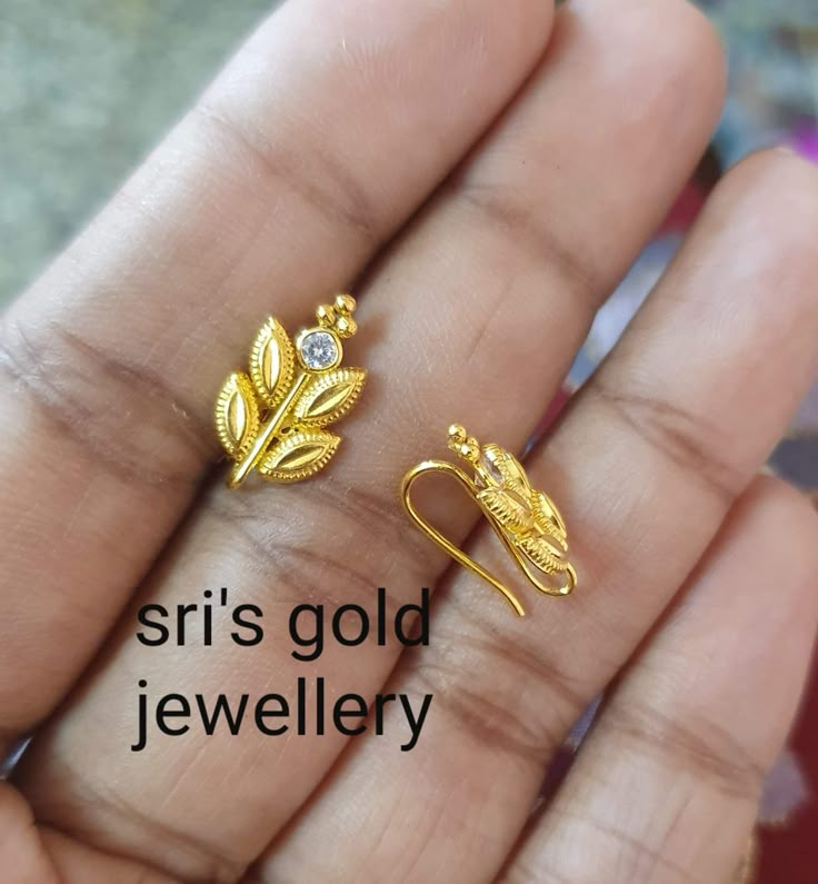 Gold Earrings For Kids, Small Earrings Gold, Simple Gold Earrings, Gold Jhumka Earrings, Gold Earrings Models, Pearl Jewelry Design, Beautiful Gold Necklaces, Gold Bridal Jewellery Sets, Gold Bridal Earrings