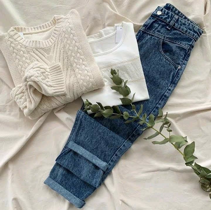 Clothing Product Shots, Clothes Photography Ideas, Flatlay Clothes, Online Thrift Shop, Selling Clothes Online, Clothing Store Displays, Trendy Outfits For Teens, Flatlay Styling, Clothes Pictures