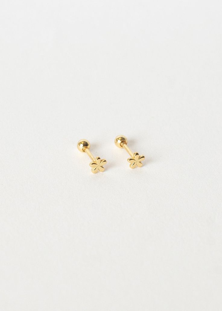 Sweeten your look with these delicate gold studs, which can be worn independently or paired with any of our earrings for a charming combination. Simple, yet stunning. Material: 18K gold plated over 100% 925 Sterling Silver Type: Stud earring with back Hypoallergenic • Nickel-free • For sensitive ears Size specifications: Flower ≈ 4mm Rainbow Row, Ring Sale, Tiny Flowers, Everyday Earrings, Flower Studs, Sensitive Ears, Gold Studs, Stud Earring, Earring Necklace