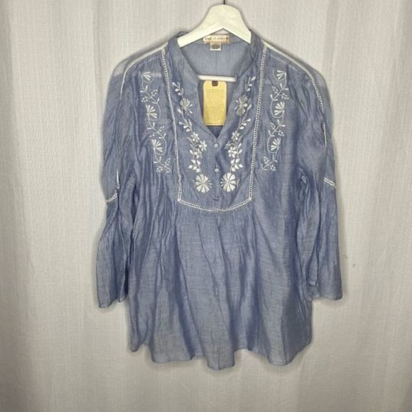 Band Of Gypsies Sheer Blue Flowy Top In Size Medium. New With Tags. Gauze Feel. Rayon And Nylon Blend, Machine Wash. 3/4 Sleeves. Tunic Style. Measurements Bust 23 Inches Flat Length 28 Inches Inventory 28-6238 Light Wash Cotton Beach Top, Spring Light Indigo Cotton Tops, Spring Light Indigo Cotton Blouse, Light Indigo Cotton Blouse For Spring, Summer Light Indigo Cotton Blouse, Light Indigo Cotton Blouse For Summer, Light Wash Bohemian Relaxed Fit Tops, Bohemian Light Wash Relaxed Fit Tops, Bohemian Style Light Wash Relaxed Fit Tops