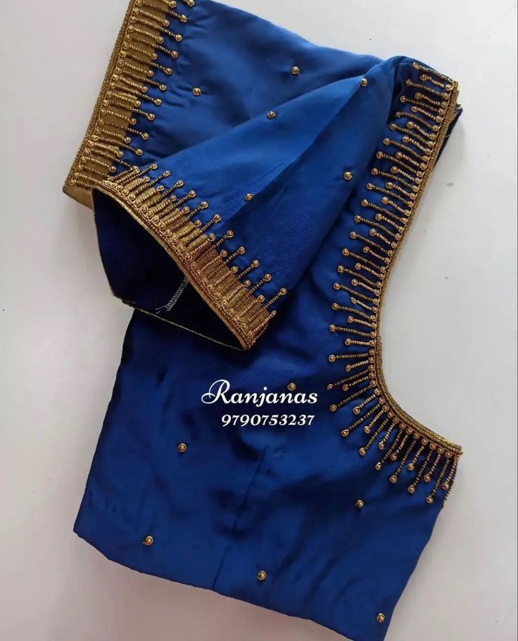 Saree Marriage, Work Blouse Hand Designs, Simple Blouses, Maggam Designs, Blue Blouse Designs, Blouse Maggam Work, Pattu Pavadai, Aari Design, Latest Blouse Designs Pattern