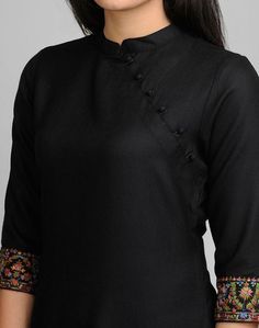 Salwar Kameez Neck Designs, Kurta Black, Embroidery Chinese, Trendy Kurti, Kashmiri Embroidery, Salwar Neck Designs, Embroidery Mini, New Kurti Designs, Kurta Patterns