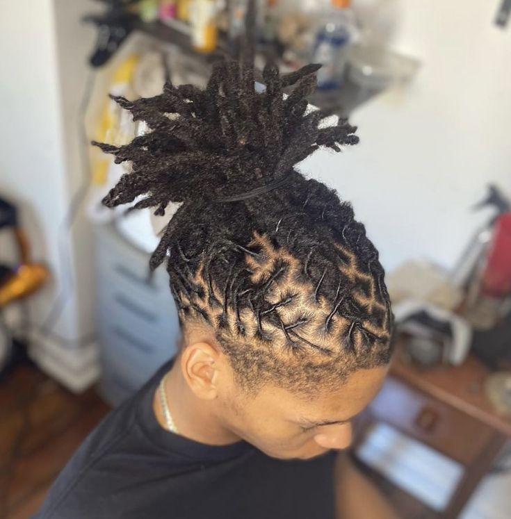 Dread Hairstyles For Prom Men, Pineapple Retwist Locs, Male Short Loc Styles, Pineapple Dreads Hairstyle Men, Stud Dread Styles, Dread Barrel Twist, Loc Styles For Men Long, High Top Loc Styles For Men, Pineapple Loc Style