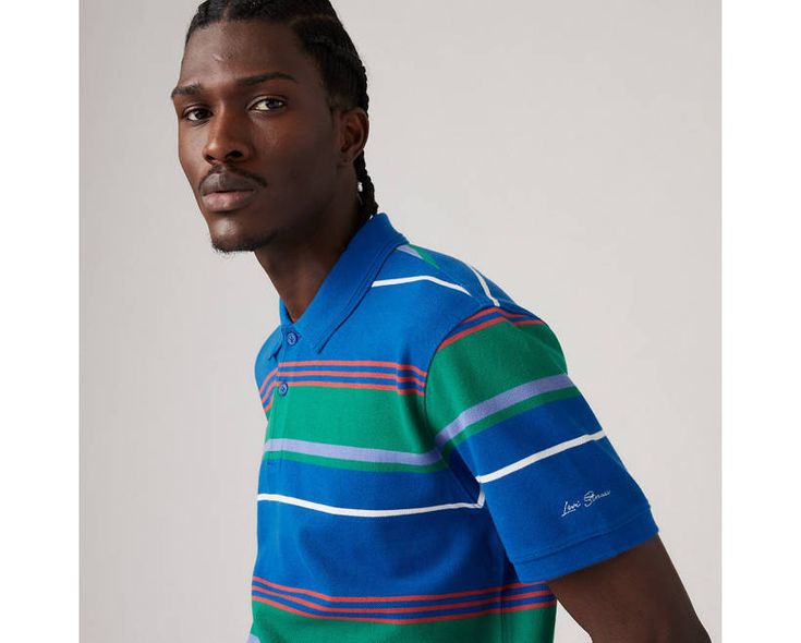 We love polos for many reasons. Chief among them: their unmatched versatility. You can dress them up or down, wear them under or with anything, and they'll always look on point. This Standard Polo Shirt is finished with a Levi's® graphic. The king of easy tops: the polo Streamlined detailing and silhouette for added versatility Crafted with supersoft fabric Finished with selvedge detailing on the neckline With Levi's® cursive script on the sleeve Levi's Green Cotton Tops, Green Levi's Cotton Tops, Blue Casual Polo Shirt With Graphic Print, Cursive Script, Look On, The King, Levi's, That Look, Polo Shirt