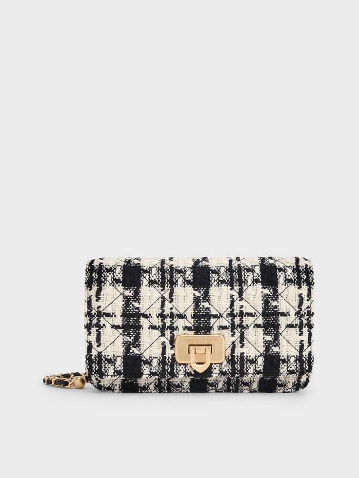 Add dimension to your everyday outfit with the chic and tactile Cressida tweed push-lock clutch. Its classic black and white colour will effortlessly complement any wardrobe choice. The distinctive pattern on the tweed sets it apart, making it a standout accessory. Carry it gracefully in the palm of your hand or transform its style by attaching the chain strap, converting it into a crossbody or shoulder bag. Tweed Bag Outfit, Tas Bahu, Tweed Bag, White Clutch, Fashion Sewing Tutorials, Black And White Tweed, Chain Strap Bag, White Tweed, Size Chart For Kids