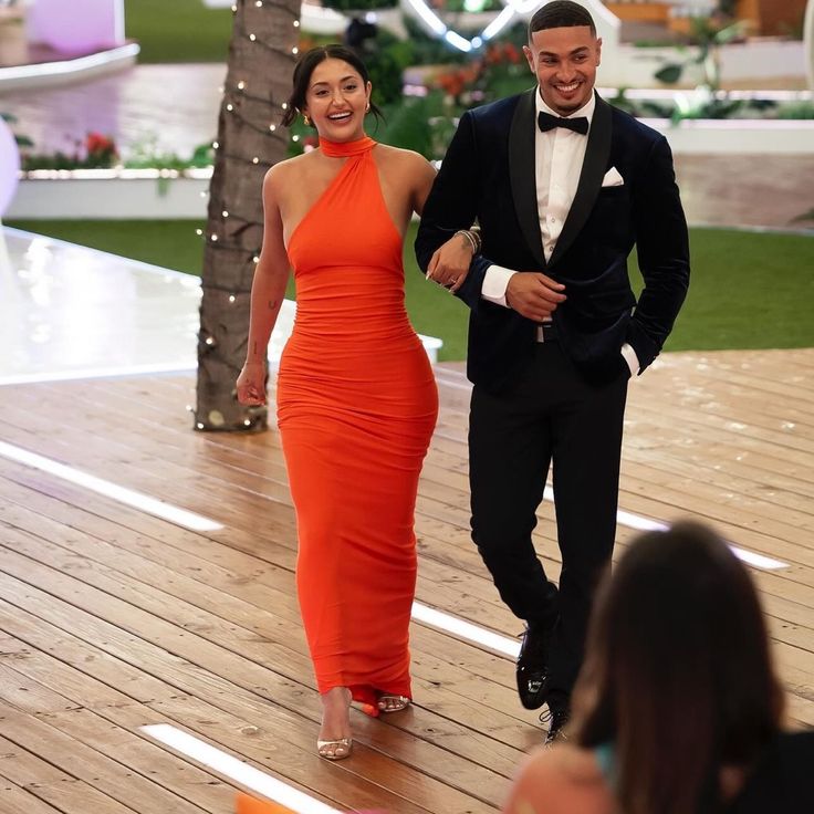 As Seen On Leah From Love Island!! Beautiful Emerald Green Dress Tags Are Still On! Great Quality Selling Because I Don’t Need It Anymore Fits Small/Medium Melani The Label, Love Island Usa, Emerald Green Dress, Emerald Green Dresses, Love Island, Dresses Backless, Couple Goals, The Label, Emerald Green