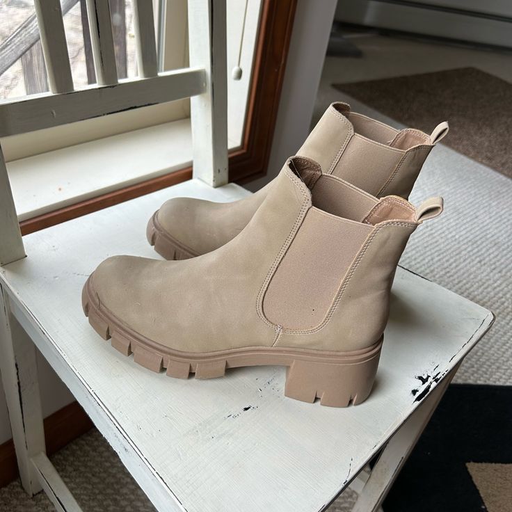 Great Condition, Just Too Big For Me! Never Worn. Womens Fall Shoes 2024, Womens Fall Shoes, Tan Platform Boots, Autumn Shoes Women, Madden Girl Shoes, Girl Shoes, Fall Shoes, Madden Girl, Platform Boots