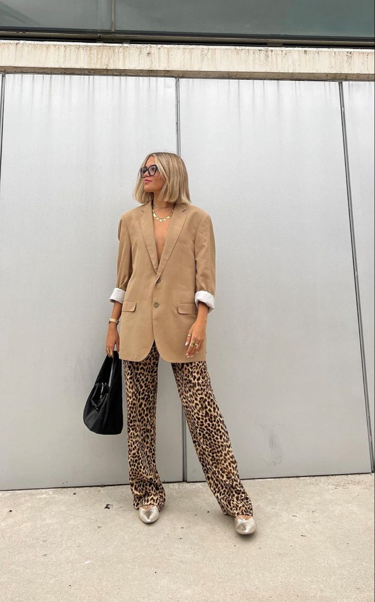 Leopard Print Outfits, Leopard Print Jeans, Animal Print Pants, Leopard Print Pants, Animal Print Outfits, Moda Paris, Looks Street Style, Outfit Trends, Print Pants