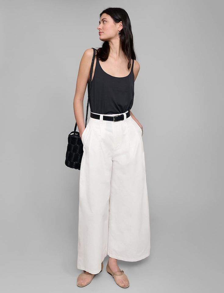 White Wide Leg Pants White Pleated Pants Outfit, Pleated Pants Outfit, Wide Leg Pleated Pants, Linen Wide Leg Pants, White Wide Leg Pants, Oversized Vest, Wide Leg Linen Pants, Pleated Pants, Midi Maxi Dress