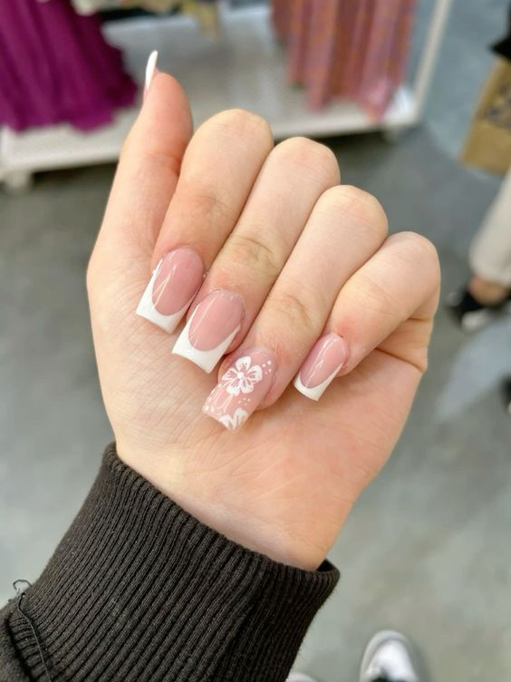 Med Short Nails, Short Acrylic Nails Inspo Simple, Nails Summer 2024 Short, Matte Square Nails Short, French Tips With A Design, Holiday Nail Ideas Summer 2024, Short Flower Acrylic Nails, Simple Nail Ideas Short Square Summer, Summer Nails Simple Square