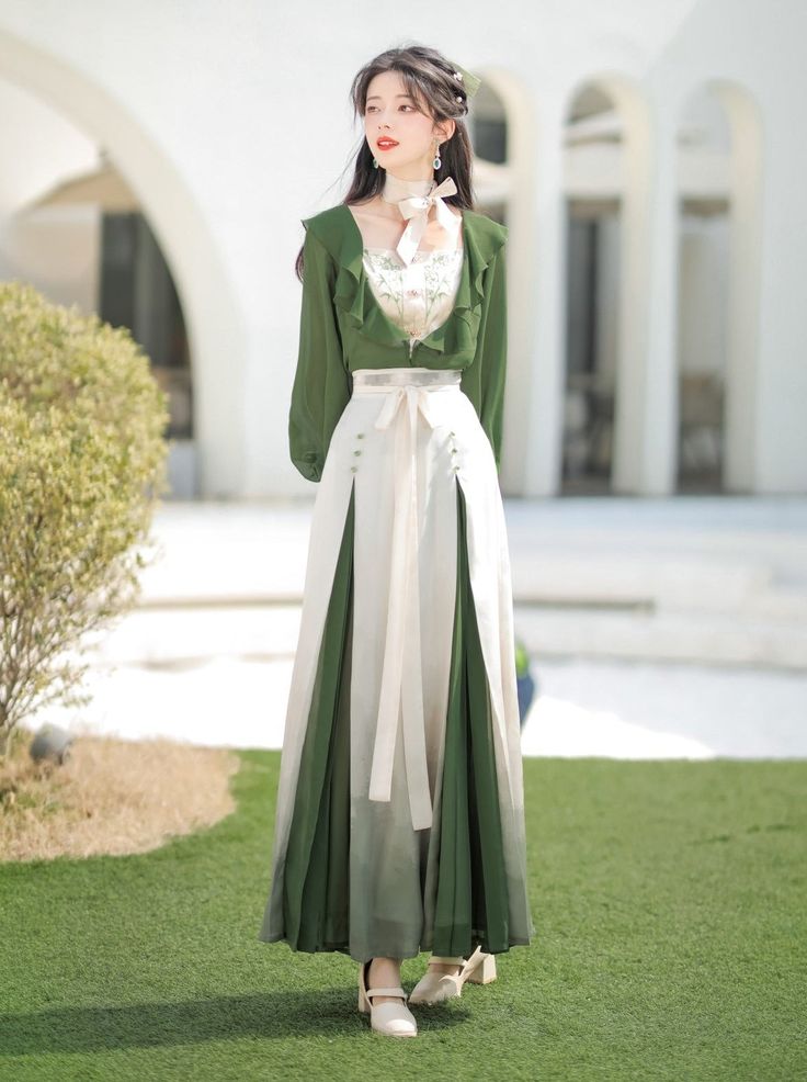 ❤Lolita elegant chic china top + camisole + long skirt + ribbon❤︎ Chinese Fancy Dress, Long Skirt Outfits, Hanfu Dress, Modest Fashion Outfits, Elegant Chic, Modern Dress, Skirt Design, Lolita Dress, Inspired Dress