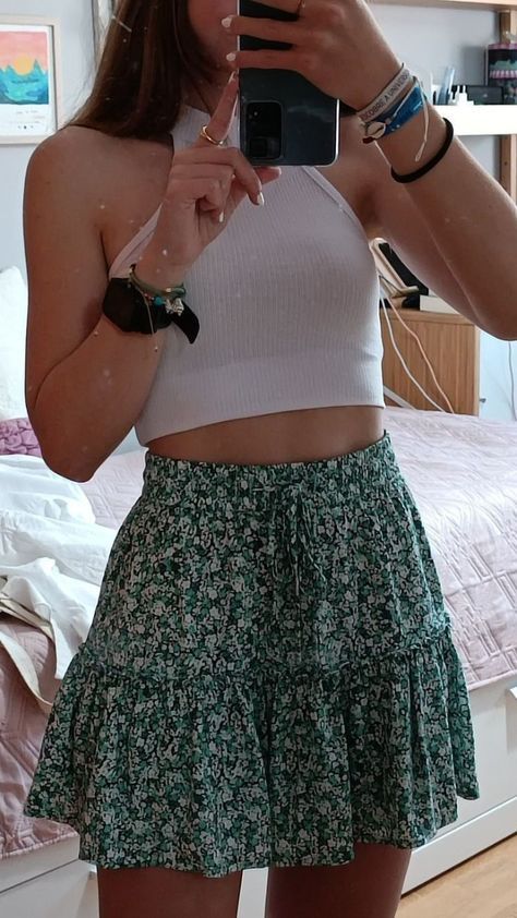 #fashion, #style, #outfitinspiration, #beauty Short Skirts Outfits For Summer, Green Floral Skirt Outfit, Rome Outfits, Floral Skirt Outfits, Short Skirts Outfits, Skirt Outfits Summer, Short Summer Skirts, Outfit Cute, Look Retro